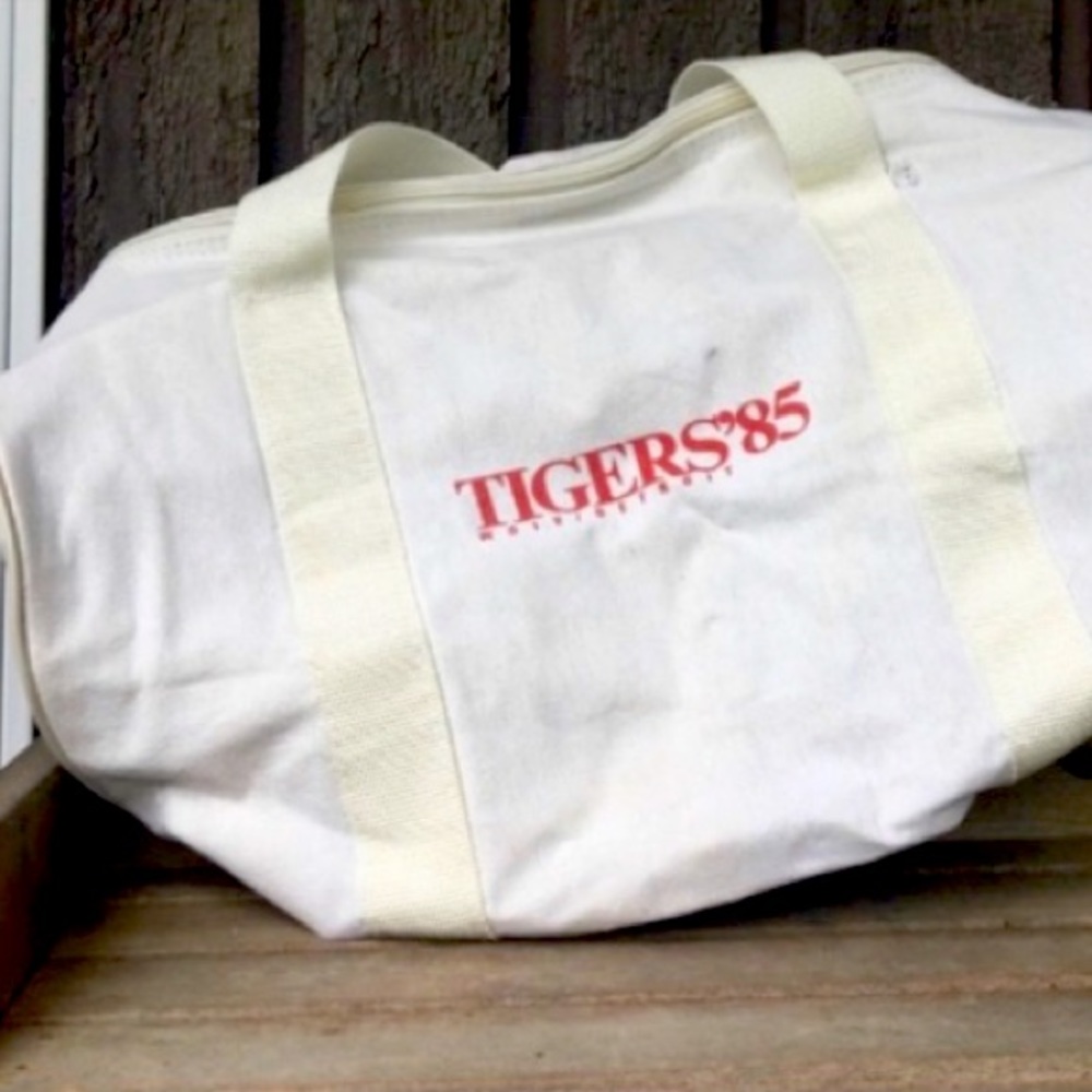 RARE Bag MICHIGAN DETROIT TIGERS 1985 World Series Duffel Collectible Red White